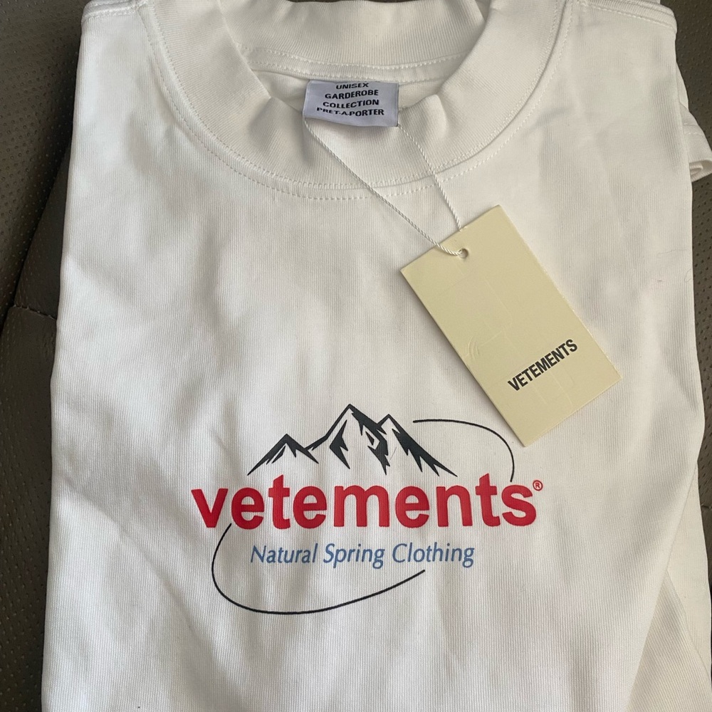 VETEMENTS Natural Spring White Tee